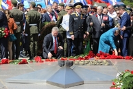 Возложение венков и цветов к Монументу боевой и трудовой славы пензенцев